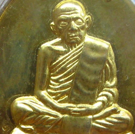 เหรียญเจริญพรบรรจุหัวใจ หลวงปู่ทิม วัดละหารไร่ ปี2557 เนื้อทองฝาบาตร หมายเลข4472เลี่ยมกันน้ำพร้อมใช้