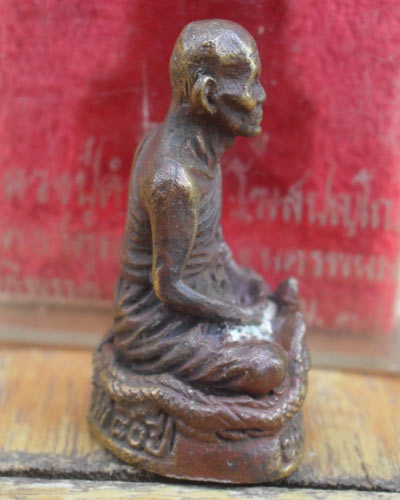 รูปหล่อหลวงปู่คำพันธ์ โฆสปัญโญ วัดธาตุมหาชัย อ.ปลาปาก จ.นครพนม รุ่น เมตตาบารมี ๘๐