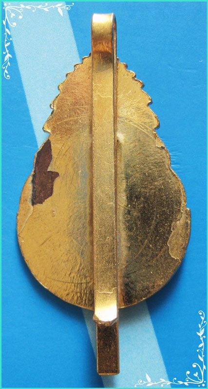 ...ลพ.ฤาษีลิงดำ วัดท่าซุง แหนบรูปเหมือน พิมพ์รัศมีครึ่งองค์ กะไหล่ทอง...