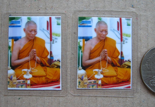 2แผ่น รูปถ่ายหลวงพ่อสาคร วัดหนองกรับ จ ระยอง ปี2553  หลังปั้มยันต์หมึก เคลือบพลาสติก