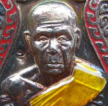 เหรียญเสมาเล็กเจริญพร หลวงพ่อสิน วัดละหารใหญ่ จ.ระยอง ปี2552 เนื้อเงินลงยา หมายเลข7871พร้อมกล่องเดิม