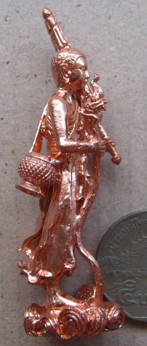 พระสีวลีชนวนขุมทรัพย์ หลวงพ่อชำนาญ วัดบางกุฎีทอง ปทุมฯ ปี2554เนื้อทองชมพู สร้าง3999องค์ เลข1126+กล่อ