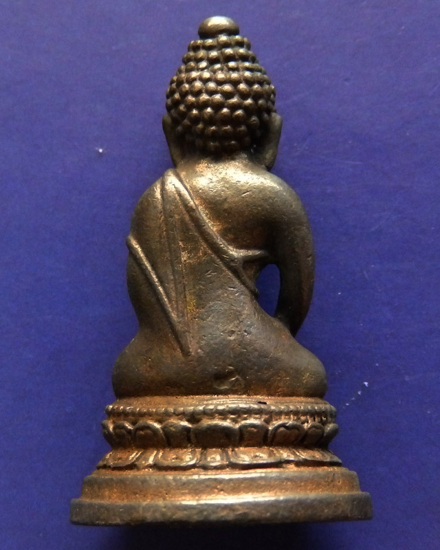 12.กริ่งพระพุทธนวมหาราชายุจฉับปริวัตนมงคล ในหลวงครบ 6 รอบ จัดสร้างโดยสำนักนายกรัฐมนตรี พ.ศ. 2542