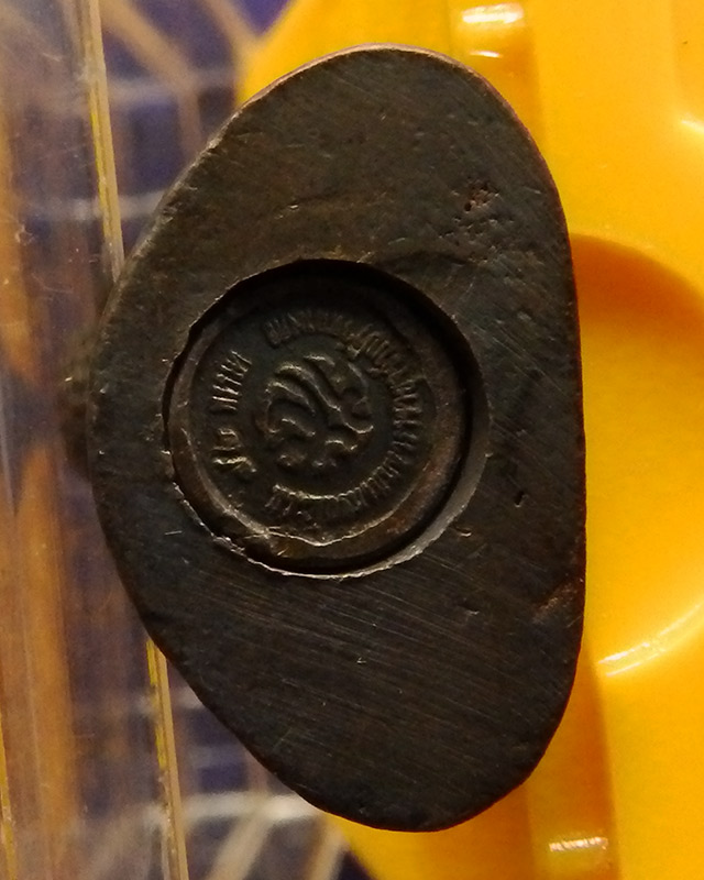 12.กริ่งพระพุทธนวมหาราชายุจฉับปริวัตนมงคล ในหลวงครบ 6 รอบ จัดสร้างโดยสำนักนายกรัฐมนตรี พ.ศ. 2542