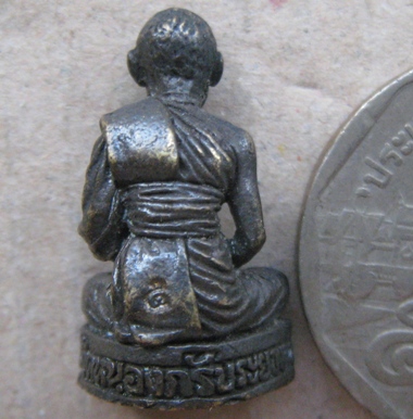 รูปเหมือนลอยองค์ 5รอบ หลวงพ่อสาคร วัดหนองกรับ จ ระยอง รุ่นชินบัญชร ปี40เนื้อทองเหลืองรมดำ โค้ดเลข 5