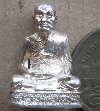 รูปเหมือน(อุดกริ่ง)เนื้อเงิน หลวงพ่อแช่ม วัดฉลอง จ.ภูเก็ต ปี2538 รุ่น แขนทะลุ พร้อมกล่องเดิม 