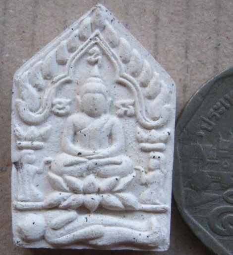  ขุนแผนมนุญโญ65 ปี2545 ฉลองสิริมงคลมายุ65ปี พิมพ์เล็ก ฝังเส้นเกศา โรยผงแร่จีนา หมายเลข4590 