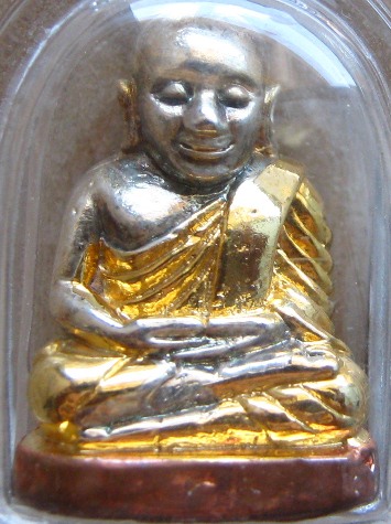 รูปหล่อหลวงพ่อเงิน เมตตาบารมี ปี2545 เนื้อชุบสามกษัตริย์ เลี่ยมกันน้ำพร้อมใช้