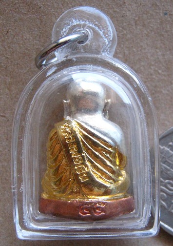 รูปหล่อหลวงพ่อเงิน เมตตาบารมี ปี2545 เนื้อชุบสามกษัตริย์ เลี่ยมกันน้ำพร้อมใช้