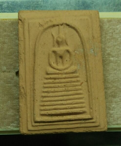 พระสมเด็จ9ชั้นวัดเกษไชโยรุ่นเนื้อกระเบื้องหลังคาโบสถ์ ปี21สวยๆครับ