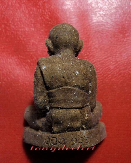 	รูปเหมือนลอยองค์เนื้อชานหมากผสมว่าน 108 หลวงปู่ทอง วัดสามปลื้ม มีเส้นเกศา สวยมากค่ะ