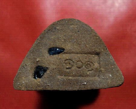 	รูปเหมือนลอยองค์เนื้อชานหมากผสมว่าน 108 หลวงปู่ทอง วัดสามปลื้ม มีเส้นเกศา สวยมากค่ะ