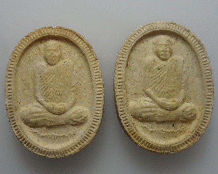 พระผงที่ระลึก สร้างตึกสมเด็จพระญาณสังวร โรงพยาบาลพหลพลพยุหเสนา จ.กาญจนบุรี (๒องค์)