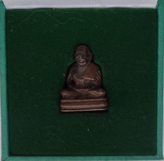  หลวงปู่ทวด วัดช้างให้ หล่อโบราณ เบตง ย้อนยุค ปี2542 เนื้อนวะ โลหะ อุดผงว่านปี97 เคาะเดียว