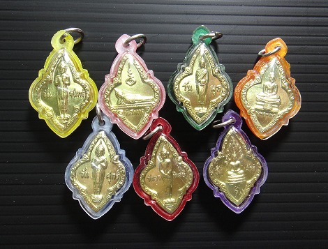 พระประจำวัน หลวงปู่ทิม ปี พ.ศ.2517 ที่ระลึกเนื่องในงานผูกพัทธสีมาฝังลูกนิมิตร พระอุโบสถวัดระหารไร่ 