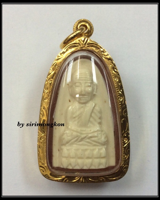 หลวงปู่ทวด รุ่นคชสารหมื่นปี และ คชสารรุ่นแรก วัดช้างให้ ปี41 เนื้องาช้างแมมมอธ อุดมวลสาร เลี่ยมทอง