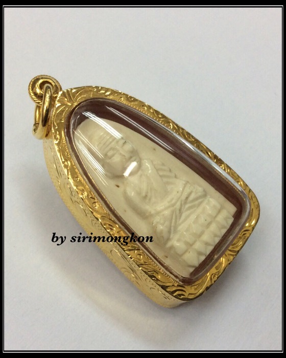 หลวงปู่ทวด รุ่นคชสารหมื่นปี และ คชสารรุ่นแรก วัดช้างให้ ปี41 เนื้องาช้างแมมมอธ อุดมวลสาร เลี่ยมทอง