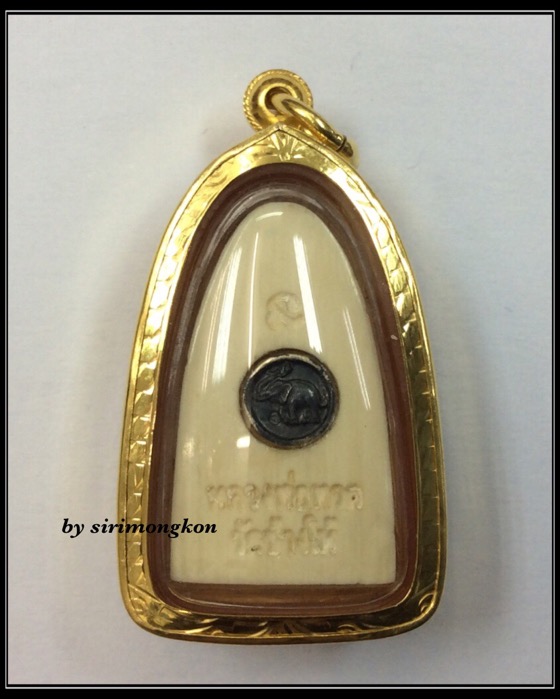 หลวงปู่ทวด รุ่นคชสารหมื่นปี และ คชสารรุ่นแรก วัดช้างให้ ปี41 เนื้องาช้างแมมมอธ อุดมวลสาร เลี่ยมทอง