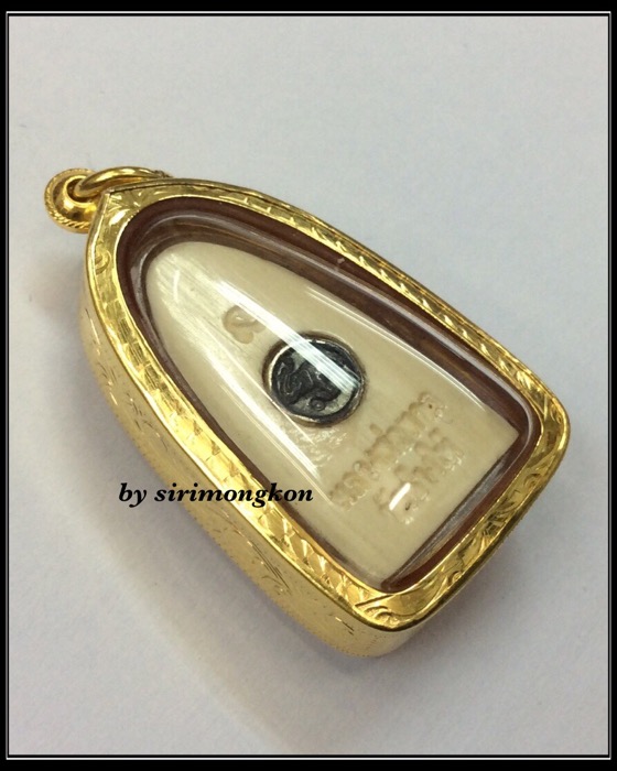 หลวงปู่ทวด รุ่นคชสารหมื่นปี และ คชสารรุ่นแรก วัดช้างให้ ปี41 เนื้องาช้างแมมมอธ อุดมวลสาร เลี่ยมทอง