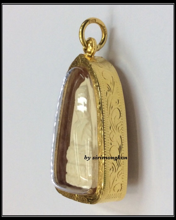 หลวงปู่ทวด รุ่นคชสารหมื่นปี และ คชสารรุ่นแรก วัดช้างให้ ปี41 เนื้องาช้างแมมมอธ อุดมวลสาร เลี่ยมทอง