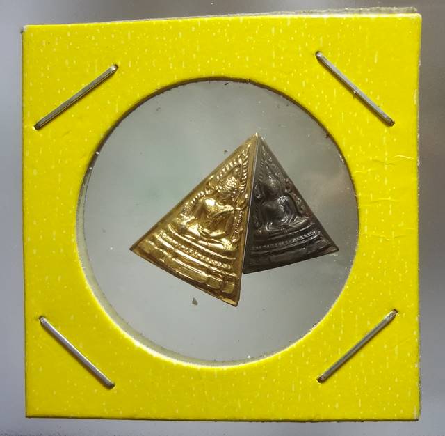  เหรียญชินราชสามเหลี่ยม 2 องค์สวยๆครับ