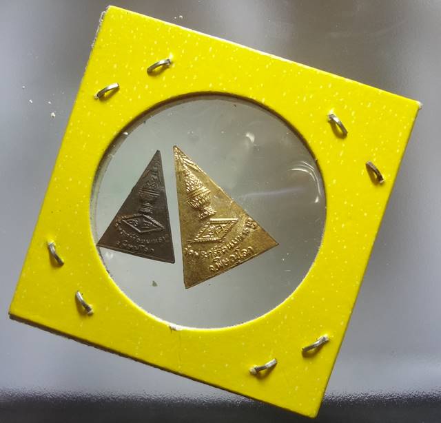  เหรียญชินราชสามเหลี่ยม 2 องค์สวยๆครับ