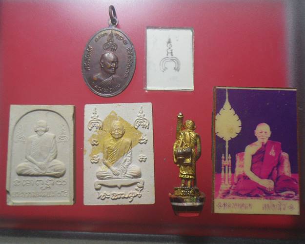 หลวงพ่อแพ วัดพิกุลทอง สิงห์บุรี 6องค์เคาะเดียวแดง