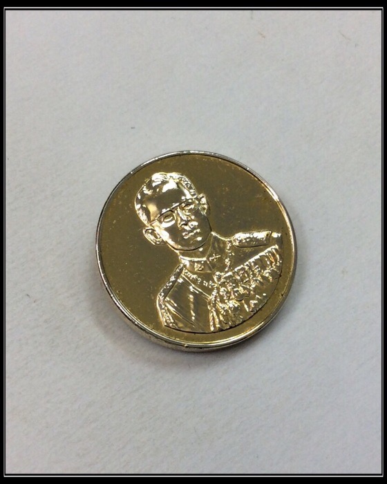 เหรียญในหลวง ร.9 ที่ระลึกสร้างโรงพยาบาลราชพิพัฒน์ ปี39 เนื้อกะไหล่ทอง กล่องเดิม