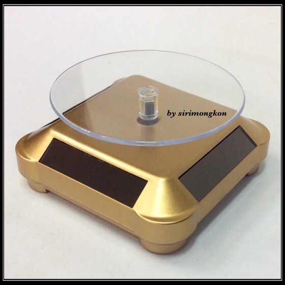 แท่นโชว์สินค้าหมุนได้ solar display stand รุ่น2ระบบ แบบพลังงานแสงโซล่าเซลล์หรือถ่านแบตเตอรี่ สีทอง#2