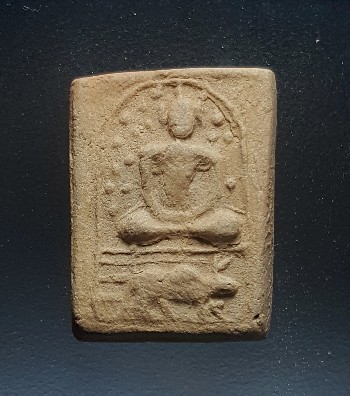 พระเนื้อดิน 12 ราศี หลวงพ่อเล็ก วัดท่าอิฐ พ.ศ. 2484 ปีฉลู ทรงวัว จ.ฉะเชิงเทรา