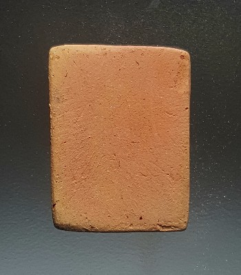 พระเนื้อดิน 12 ราศี หลวงพ่อเล็ก วัดท่าอิฐ พ.ศ. 2484 ปีฉลู ทรงวัว จ.ฉะเชิงเทรา