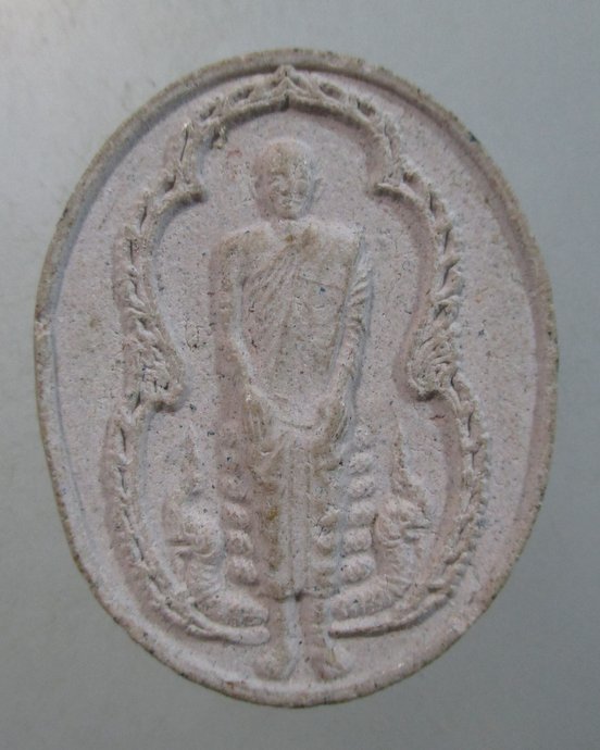๒๐ พระผงหลวงปู่เทพโลกอุดร