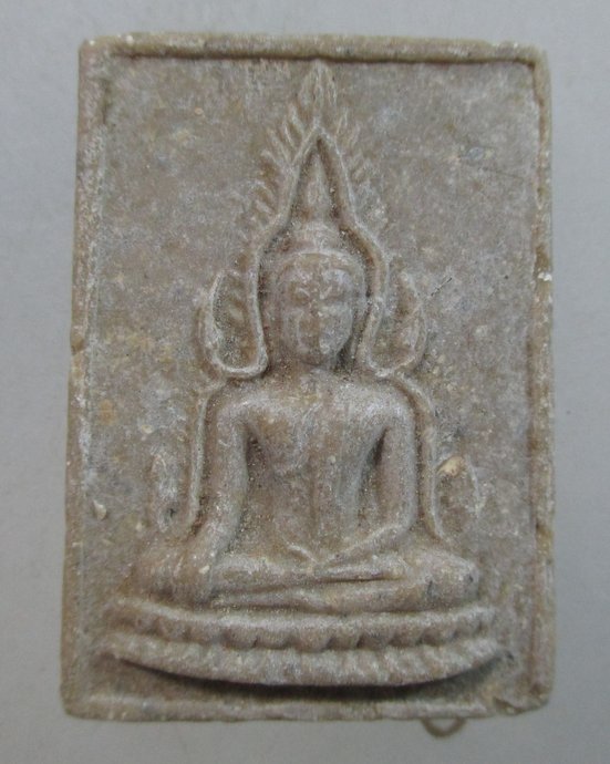 ๒๐ พระพุทธชินราชเนื้อผง หลังผ้ายันต์