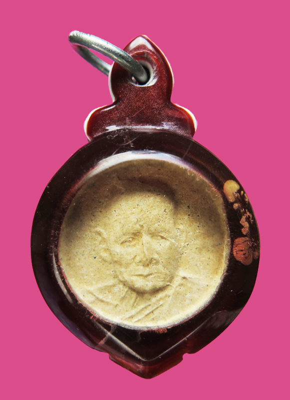 พระผงพิมพ์จันทร์ลอยหลวงปู่แหวนออกวัดสัมพันธวงศ์ปี 2516 เลี่ยมเก่า