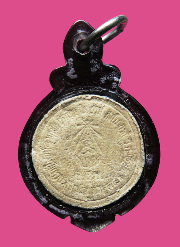 พระผงพิมพ์จันทร์ลอยหลวงปู่แหวนออกวัดสัมพันธวงศ์ปี 2516 เลี่ยมเก่า