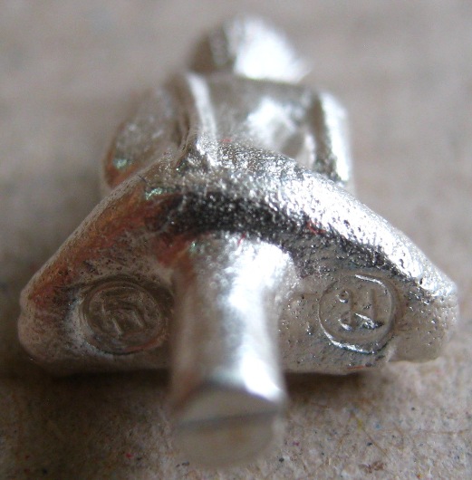 พระยอดธงทองมา รุ่น๑ เนื้อเงิน วัดป่าดอนใหญ่พุทธาราม นครราชสีมา ปี2557(หลวงพ่อทองปลุกเสก)+กล่อง