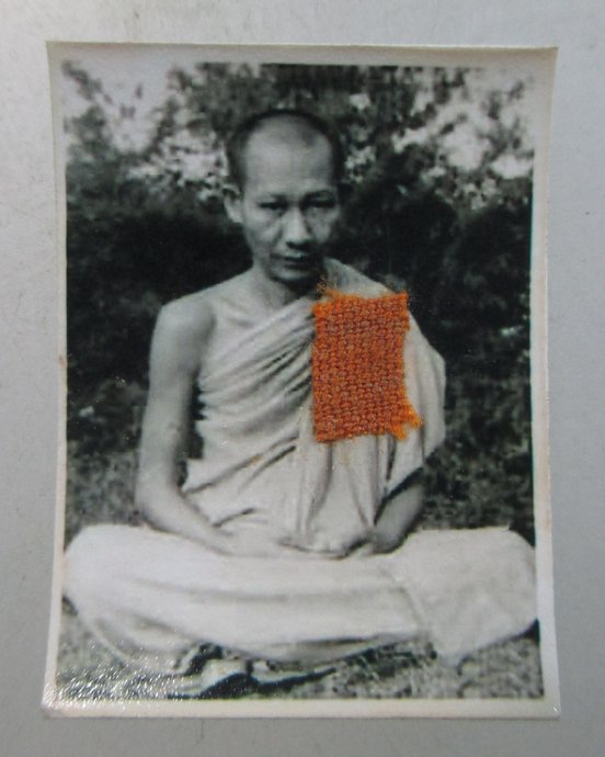 ๒๐ รูปหลวงพ่อเกษม เขมโก ติดจีวร