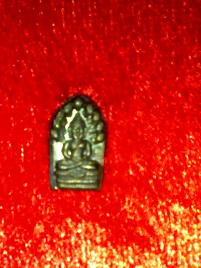 พระปรกใบมะขามรุ่นแรก อาจารย์เปลี่ยน วัดอรัญญวิเวก เชียงใหม่ เนื้อนวโลหะ