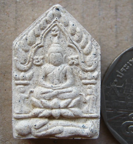 ขุนแผนมนุญโญ65 ปี2545 ฉลองสิริมงคลมายุ65ปี พิมพ์เล็ก ฝังเส้นเกศา โรยผงแร่จีนา หมายเลข8763