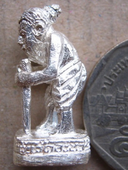 ชูชกมหาลาภ รุ่นแรก หลวงพ่อสิน วัดละหารใหญ่ จ ระยอง เนื้อเงิน หมายเลข734 ตอกโค้ด นะ พร้อมกล่องเดิม