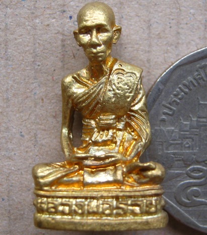 รูปเหมือนหล่อ รุ่น4 หลวงพ่อรวย วัดตะโก จ.อยุธยา ปี2539 เนื้อทองเหลือง ตอกโค้ด รวย 