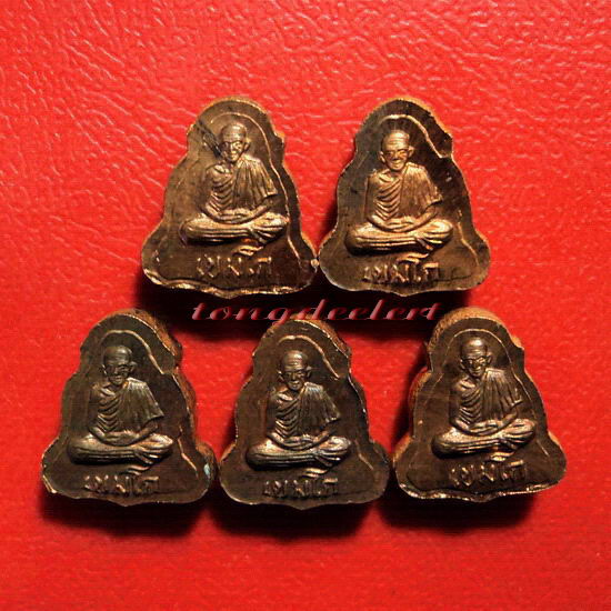 พระปิดตาจิ๋วหลังรูปเหมือน หลวงพ่อเกษม เขมโก รุ่น ลาภผล พูนทวี ซินนี้ฮวดใช้ ปลอดภัยตลอดกาล