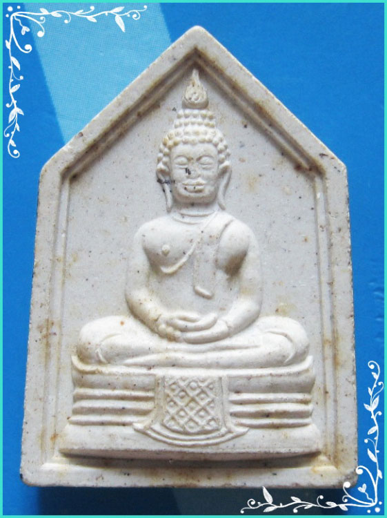 ...ลพ.นา วัดบางปิ้ง ป่กน้ำ พระพิมพ์ ลพ.โสธร พิมพ์ห้าเหลี่ยม เนื้อผงเก่าๆ หลังยันต์ (1)...