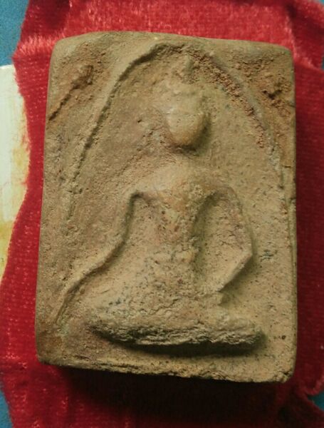 พระเนื้อดินกรุวัดกระชายพิมพ์ใหญ่ สวยๆครับ