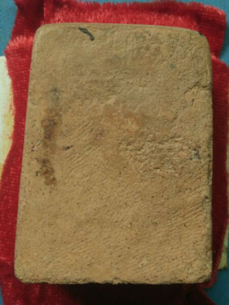 พระเนื้อดินกรุวัดกระชายพิมพ์ใหญ่ สวยๆครับ