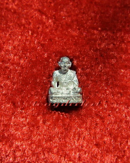 รูปหล่อจิ๋วหลวงพ่อเปิ่น วัดบางพระ จ.นครปฐม เนื้อเงิน ปี 2538 รุ่นอณูทิพย์ สวยมากค่ะ