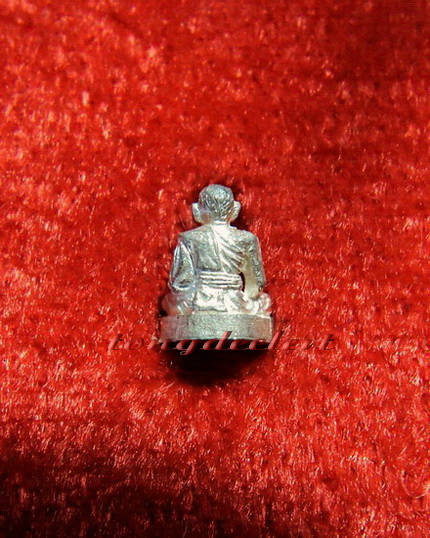 รูปหล่อจิ๋วหลวงพ่อเปิ่น วัดบางพระ จ.นครปฐม เนื้อเงิน ปี 2538 รุ่นอณูทิพย์ สวยมากค่ะ