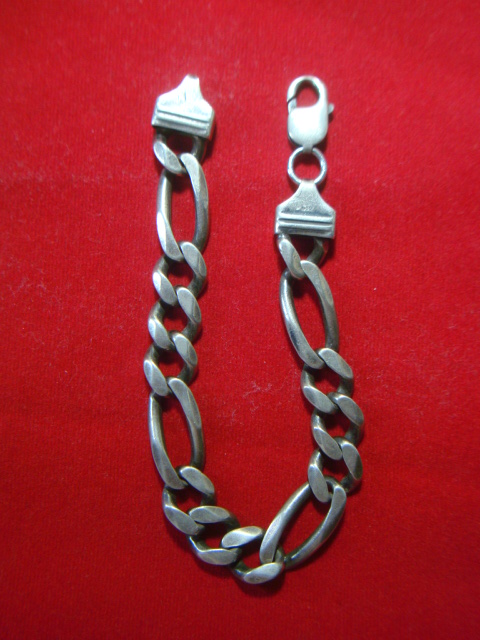 เลสเงินแท้ (ข้อมือ) หนักประมาณ 5.- ฿  งานเก่าจากประเทศอิตาลี 