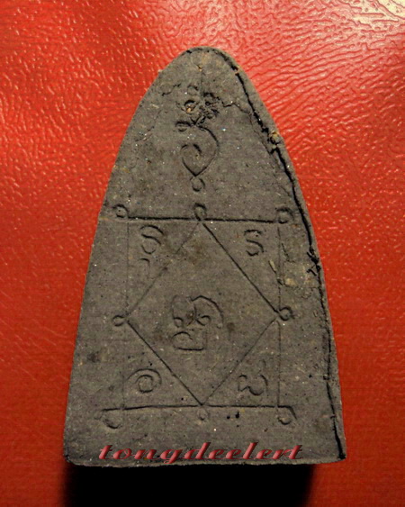 พระหลวงปู่ทวด หลวงปู่คำพันธ์ วัดธาตุมหาชัย จ.นครพนม เนื้อว่าน สวยมากค่ะ