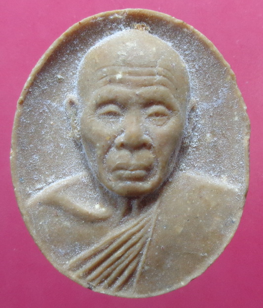 พระผงเม็ดกระดุม หลวงปู่แผ้ว ปวโร วัดกำแพงแสน อำเภอกำแพงแสน จังหวัดนครปฐม สวยครับ